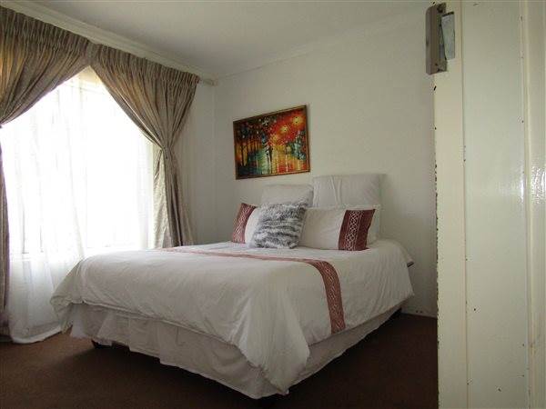 2 Bed Townhouse in Ormonde photo number 15