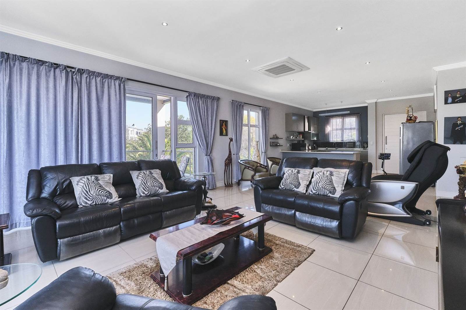 3 Bed Apartment in Bryanston photo number 7