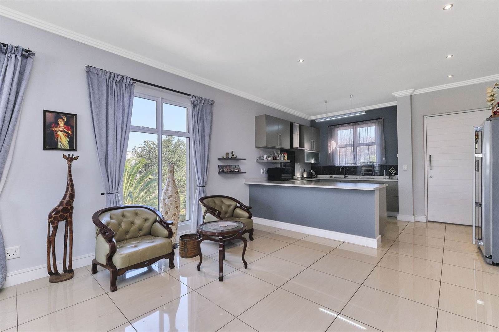 3 Bed Apartment in Bryanston photo number 3