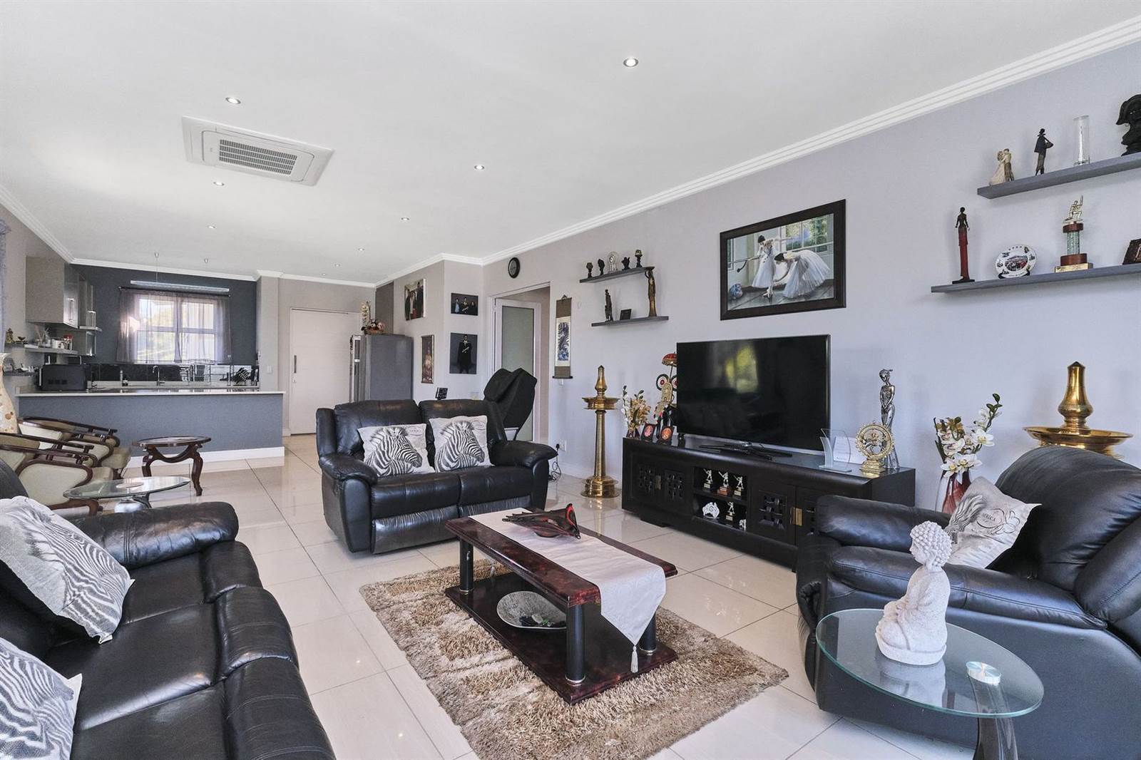 3 Bed Apartment in Bryanston photo number 8
