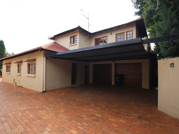 10 Bed House in Bedfordview