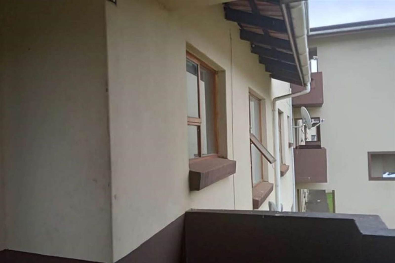 2 Bed Apartment in Empangeni Central photo number 3
