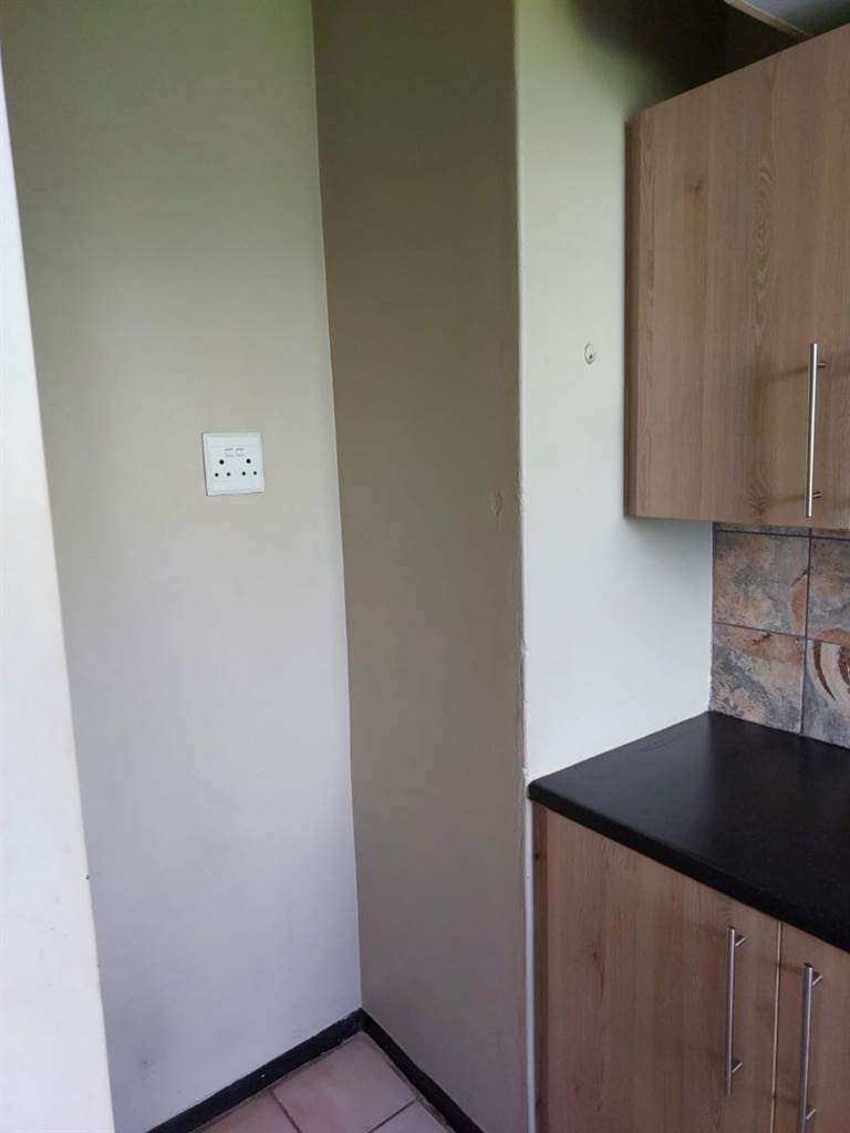 1 Bed Apartment in Queenswood photo number 11
