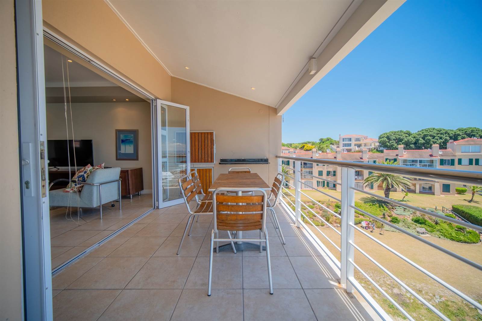 2 Bed Apartment in St Francis Bay photo number 4