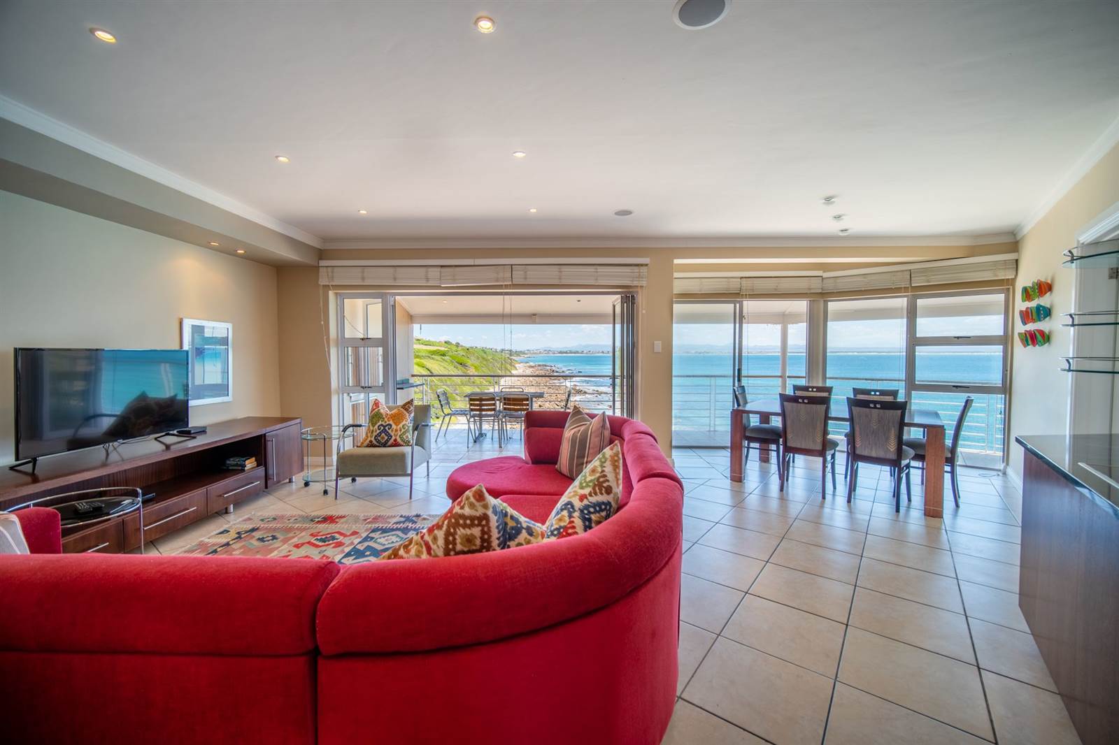 2 Bed Apartment in St Francis Bay photo number 3