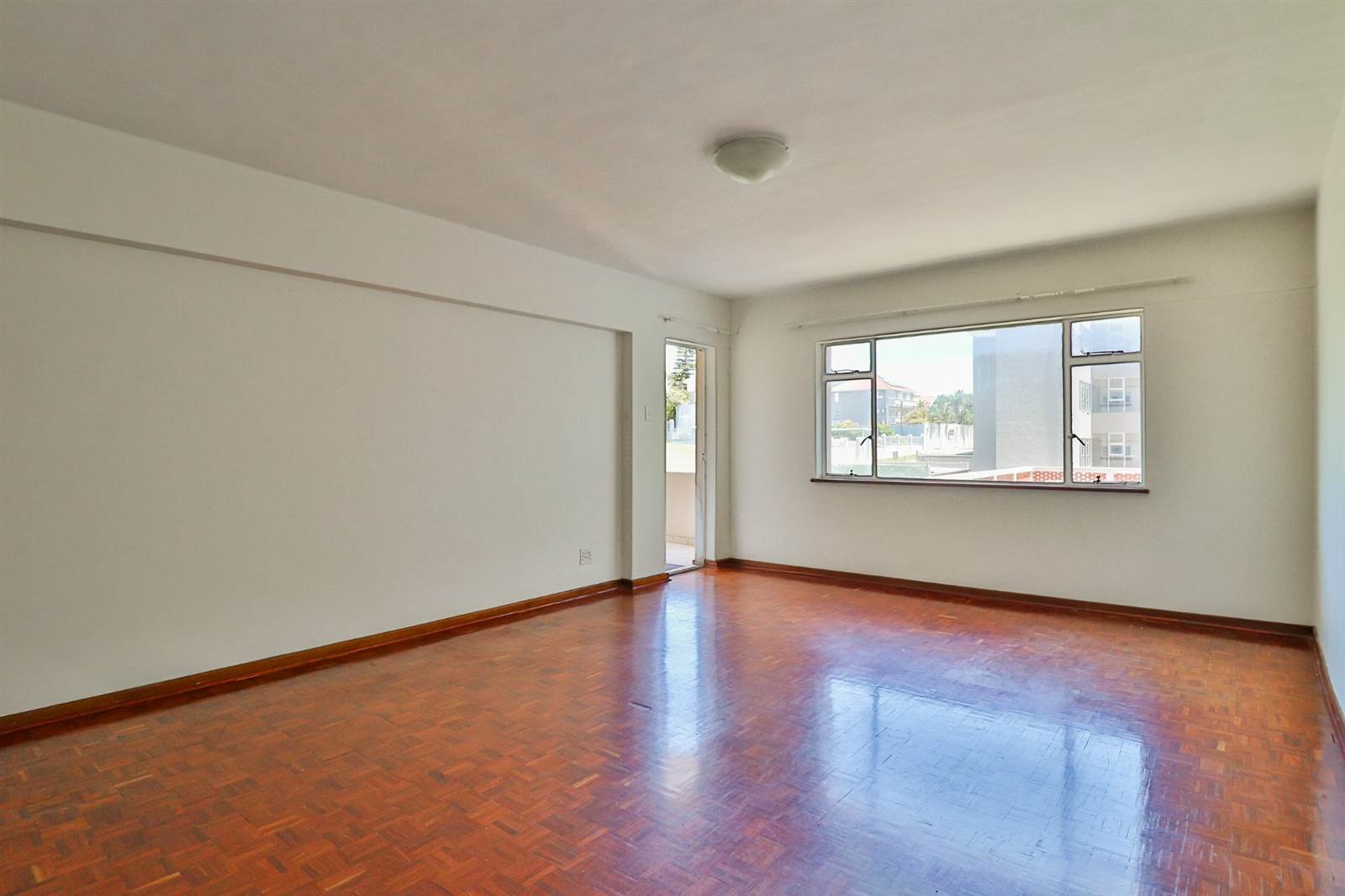 2 Bed Apartment in Humewood photo number 5