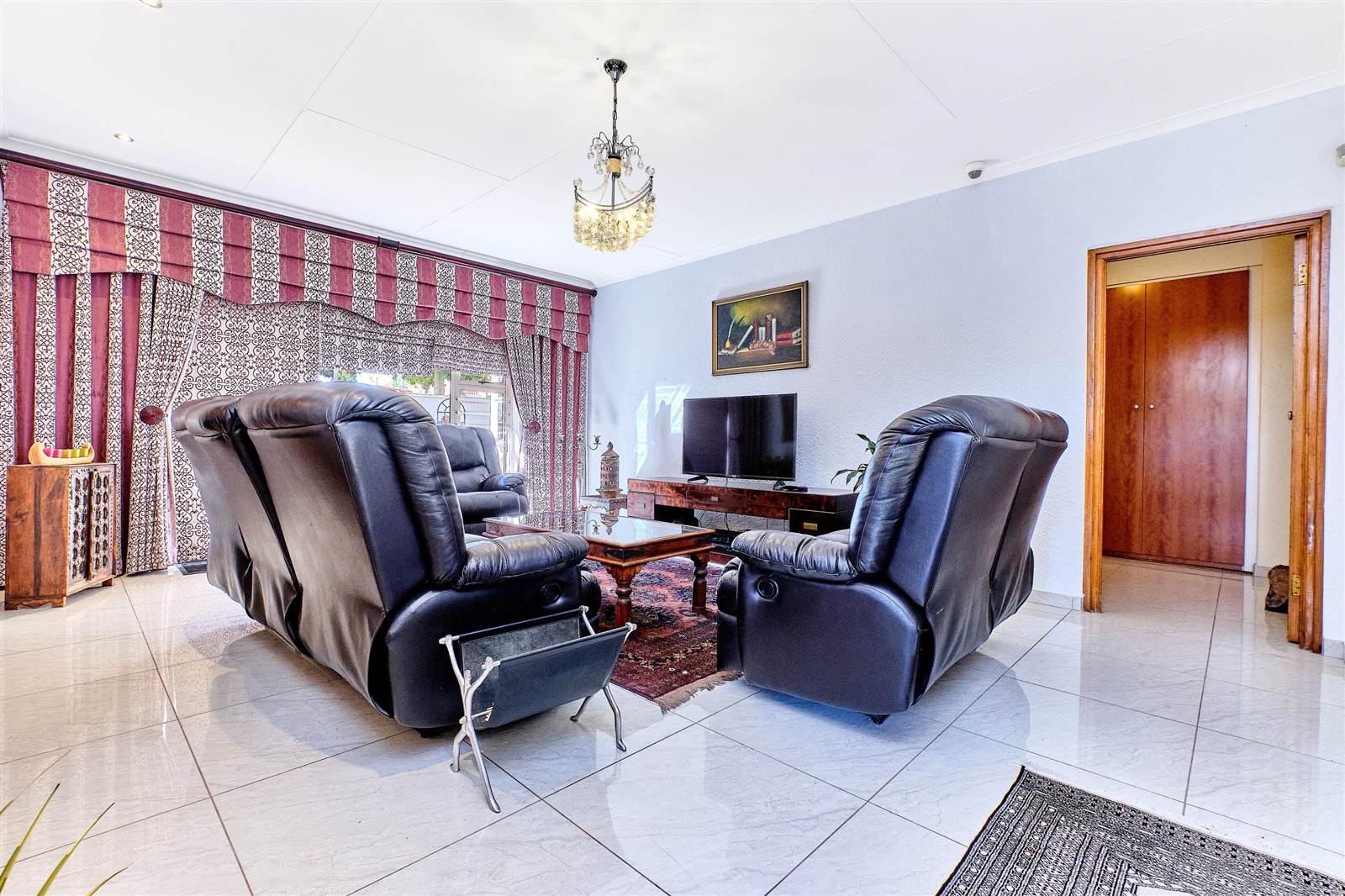 3 Bed House in Woodmead photo number 8