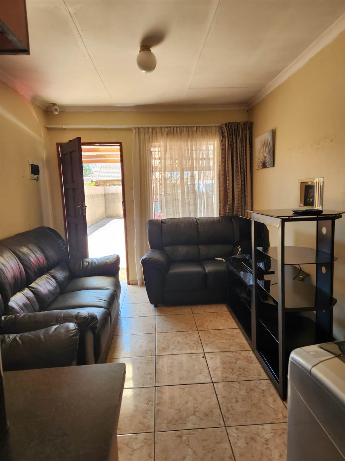 2 Bed Townhouse in Soshanguve photo number 6