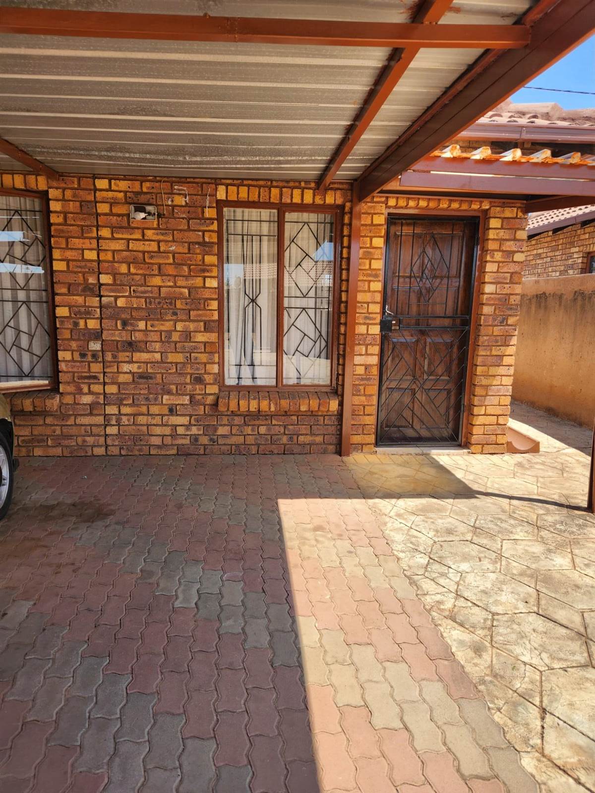 2 Bed Townhouse in Soshanguve photo number 19