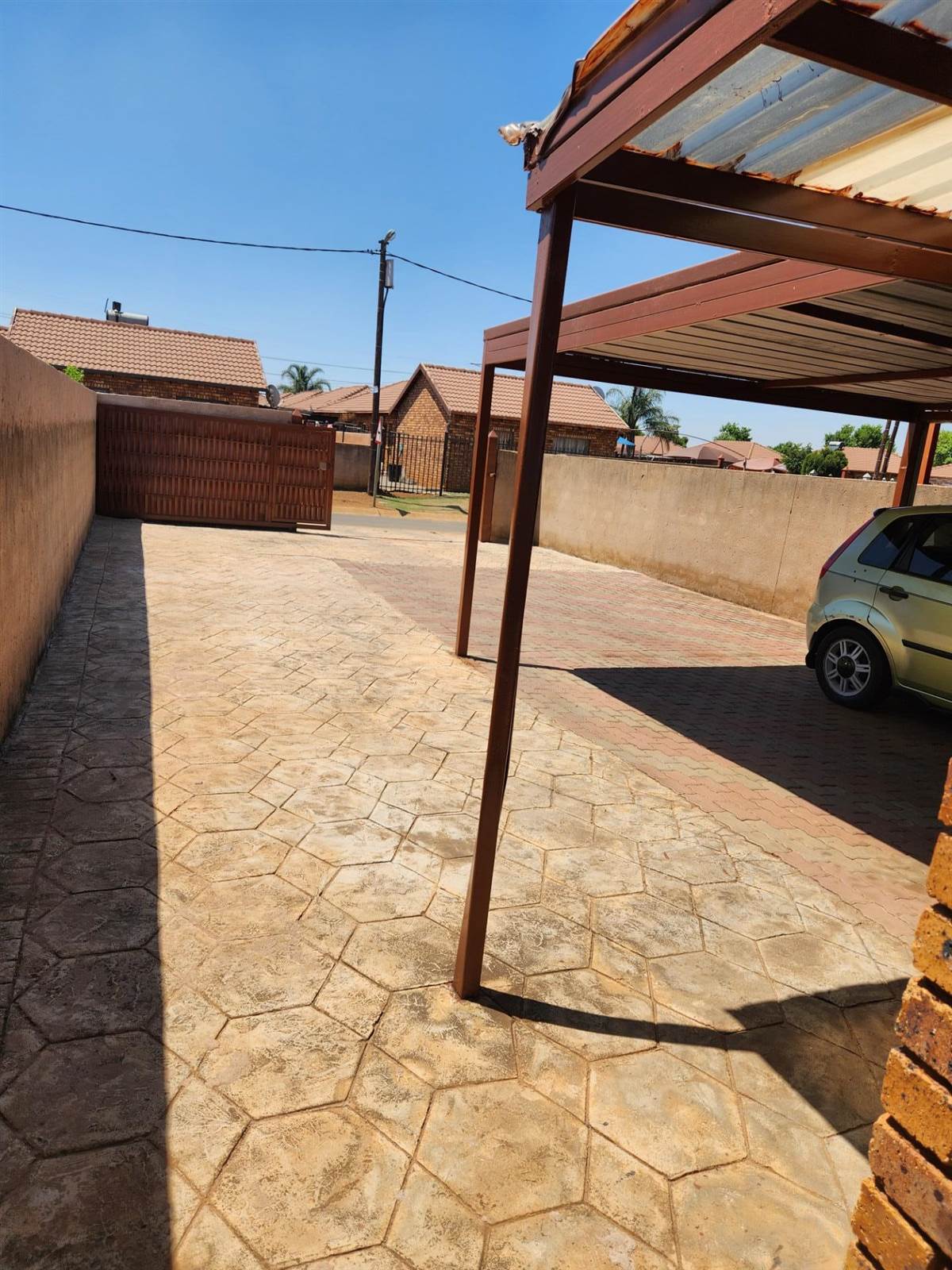 2 Bed Townhouse in Soshanguve photo number 20