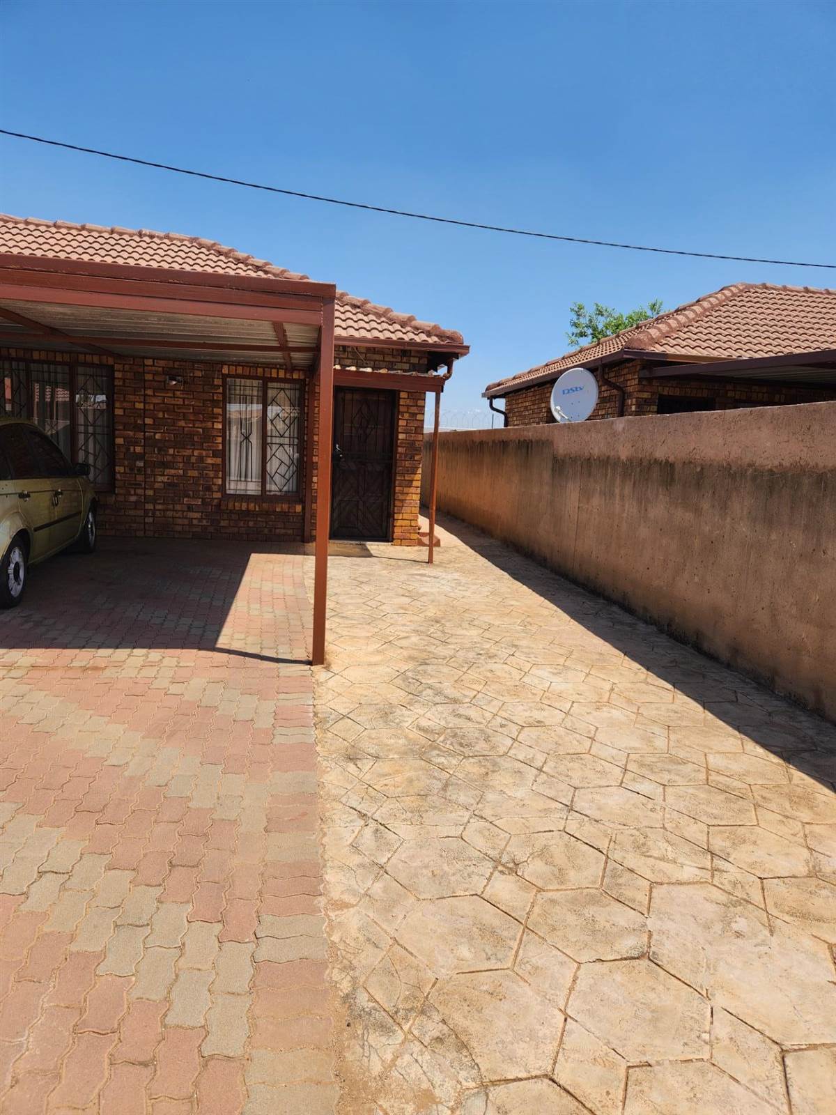 2 Bed Townhouse in Soshanguve photo number 4