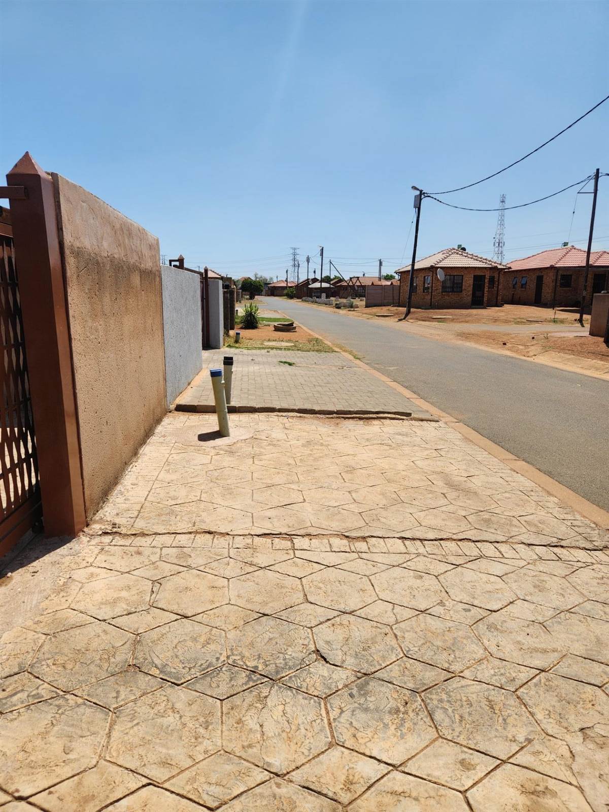 2 Bed Townhouse in Soshanguve photo number 17