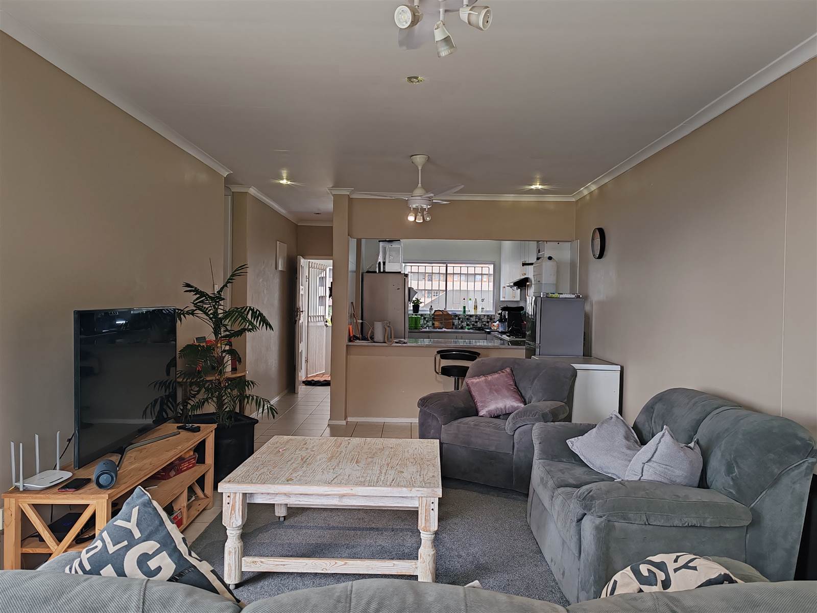 3 Bed Apartment in Doonside photo number 8