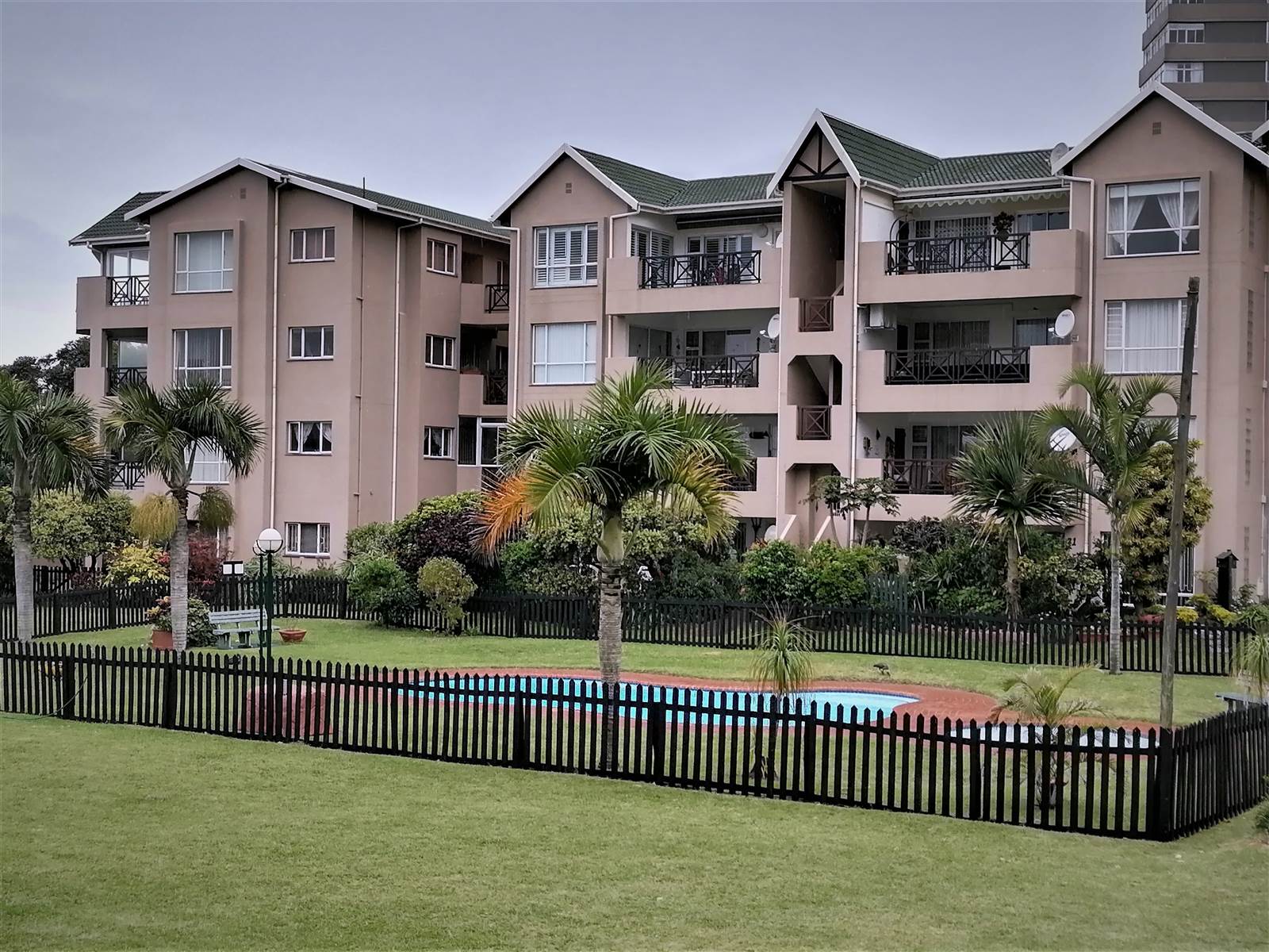 3 Bed Apartment in Doonside photo number 1