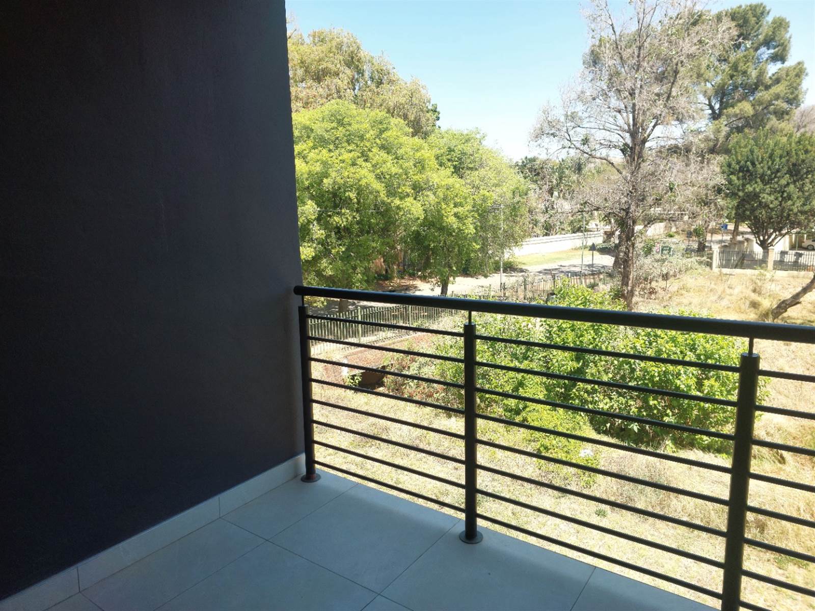 2 Bed Apartment in Waterkloof photo number 6