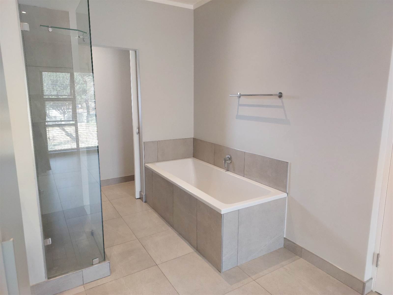 2 Bed Apartment in Waterkloof photo number 16