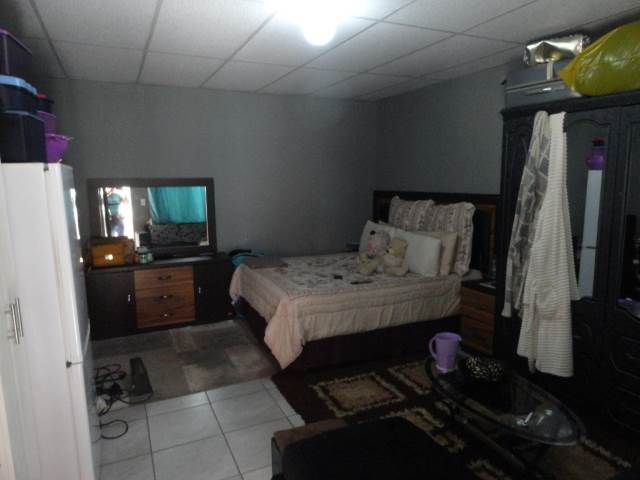 3 Bed House in Jeppestown photo number 3