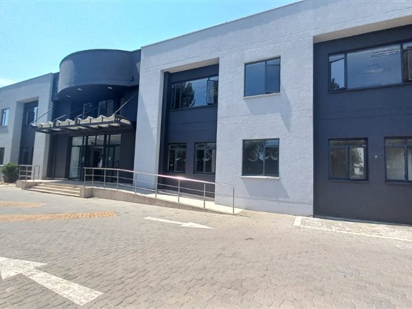 1 197  m² Commercial space