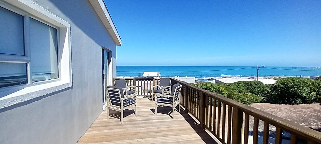 2 Bed Apartment in Struisbaai photo number 3