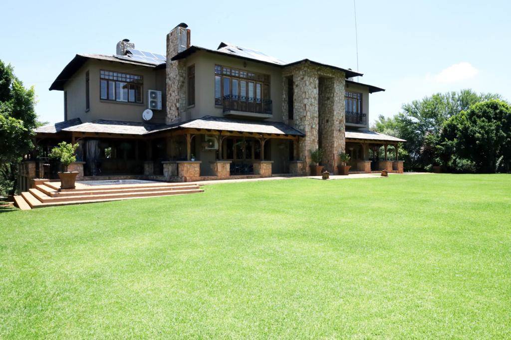 4 Bed House in Mooikloof Equestrian Estate photo number 11