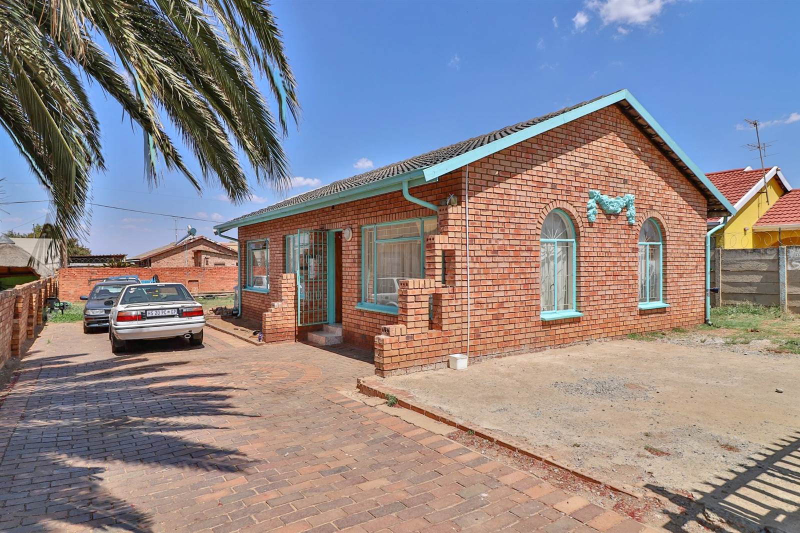 3 Bed House in Lenasia South photo number 3