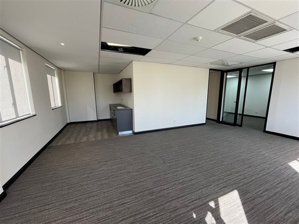 93  m² Commercial space