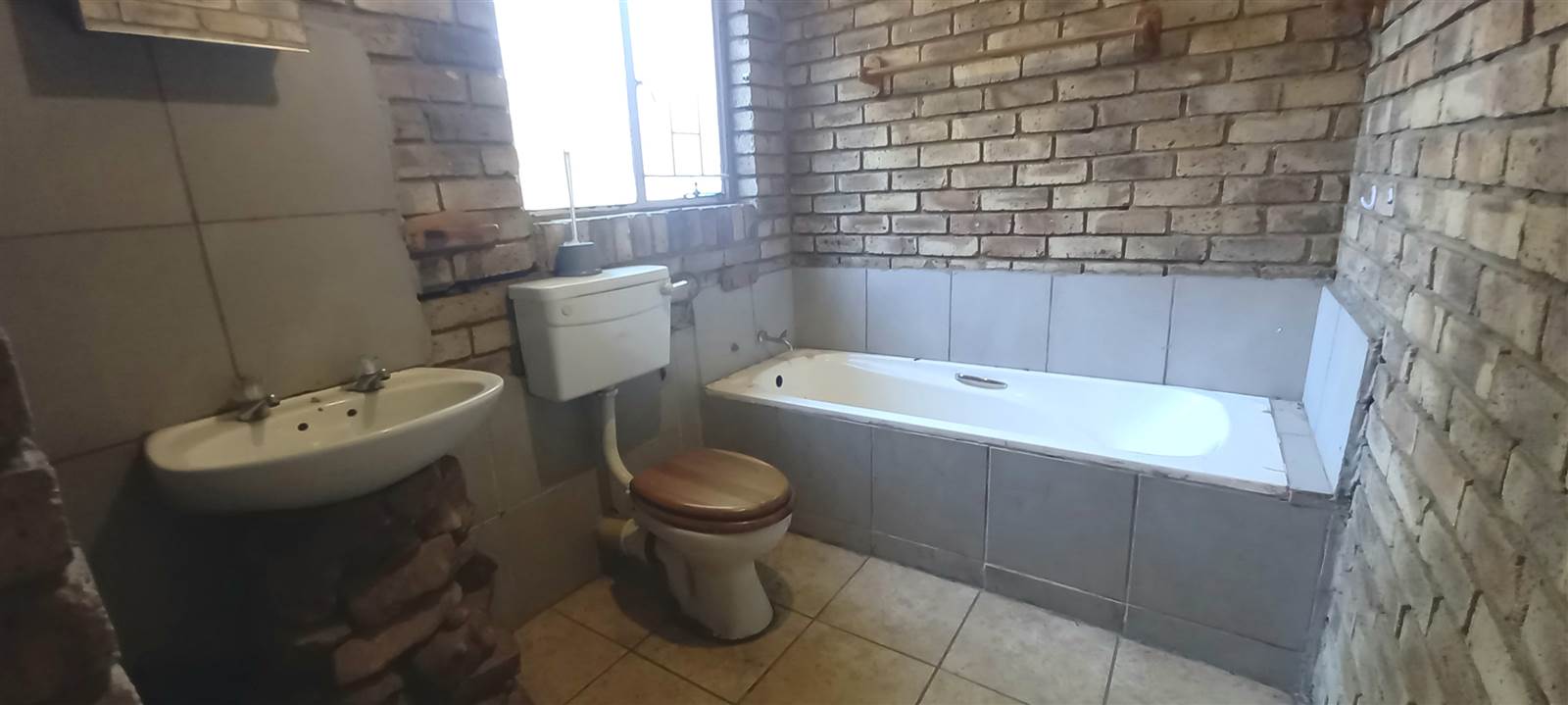 6 Bed House in Pretoria North photo number 5