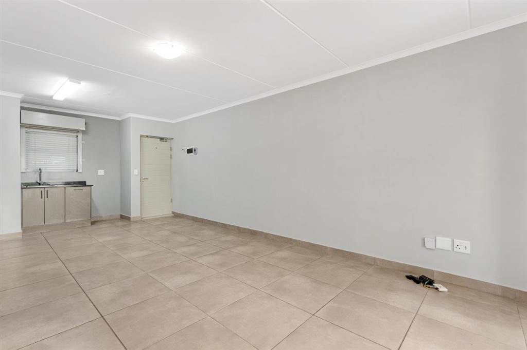 2 Bed Apartment in Langeberg Heights photo number 9
