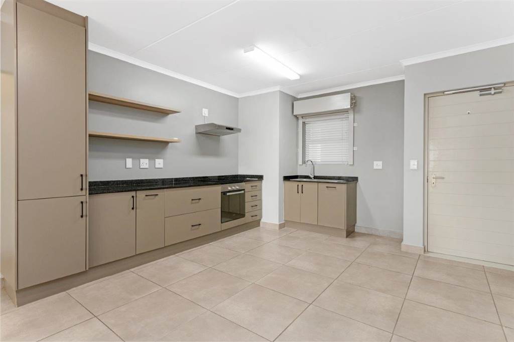 2 Bed Apartment in Langeberg Heights photo number 3