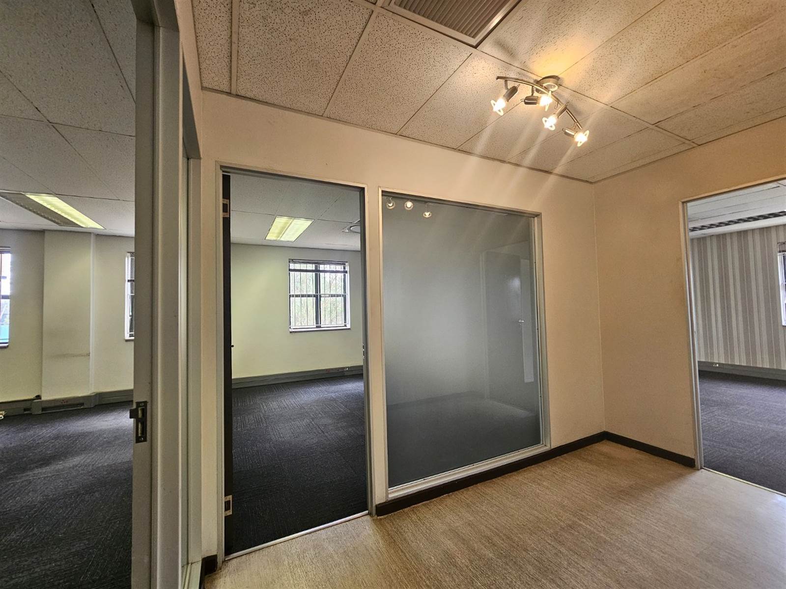 587  m² Commercial space in Bryanston photo number 5