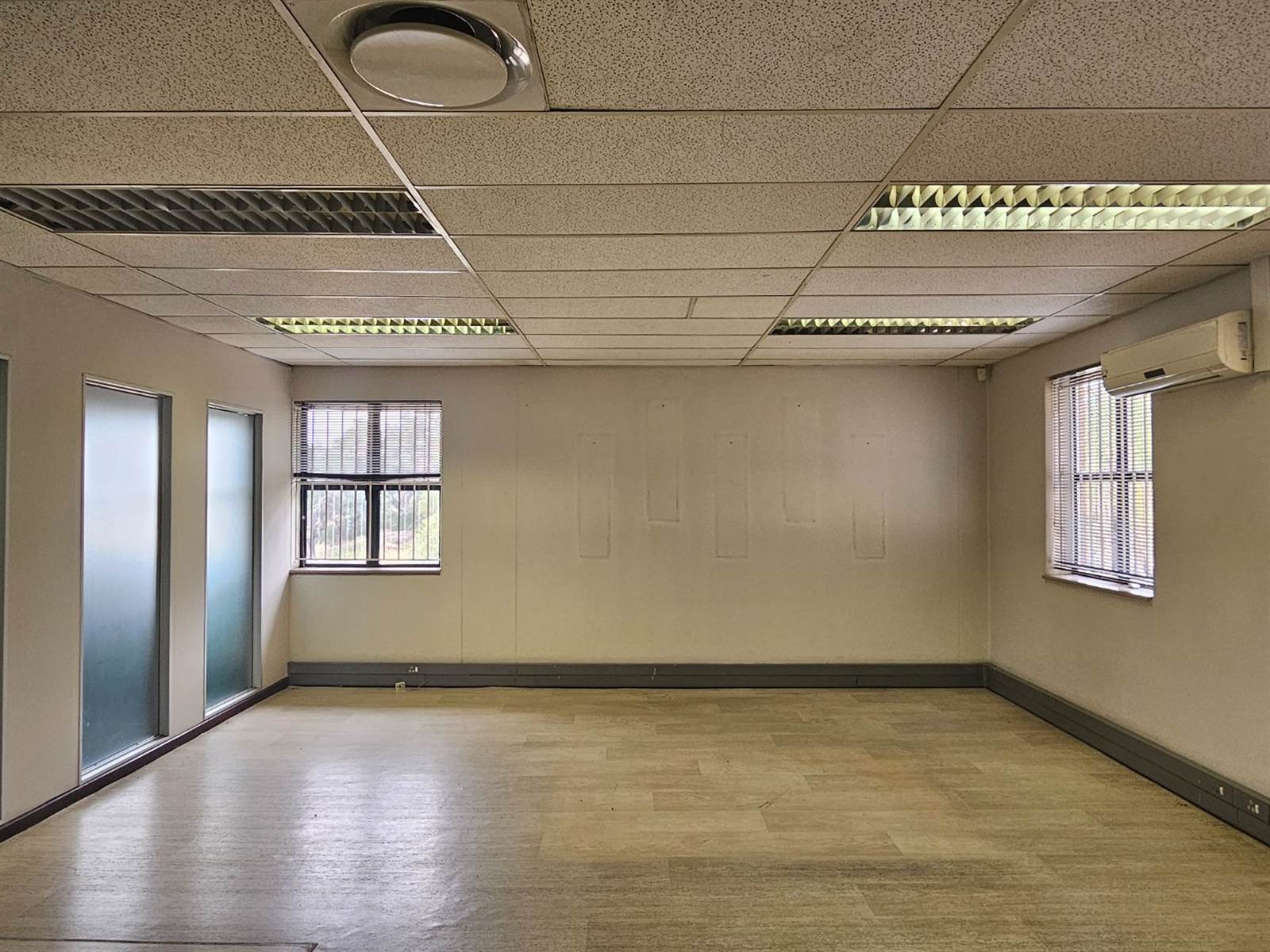 587  m² Commercial space in Bryanston photo number 3