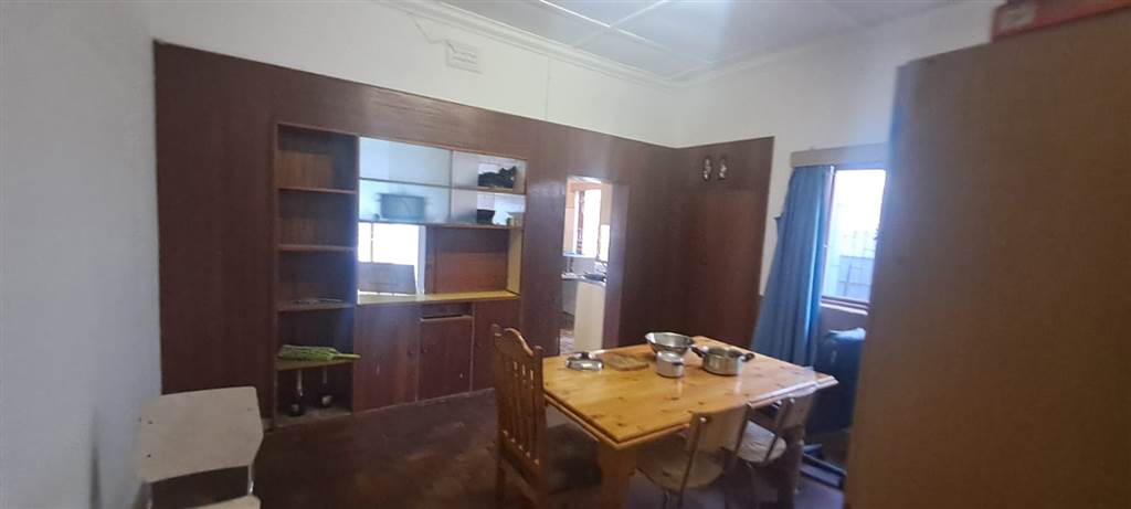 4 Bed House in Parow Central photo number 15