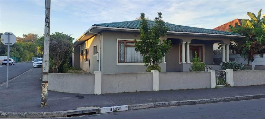 4 Bed House in Parow Central photo number 2