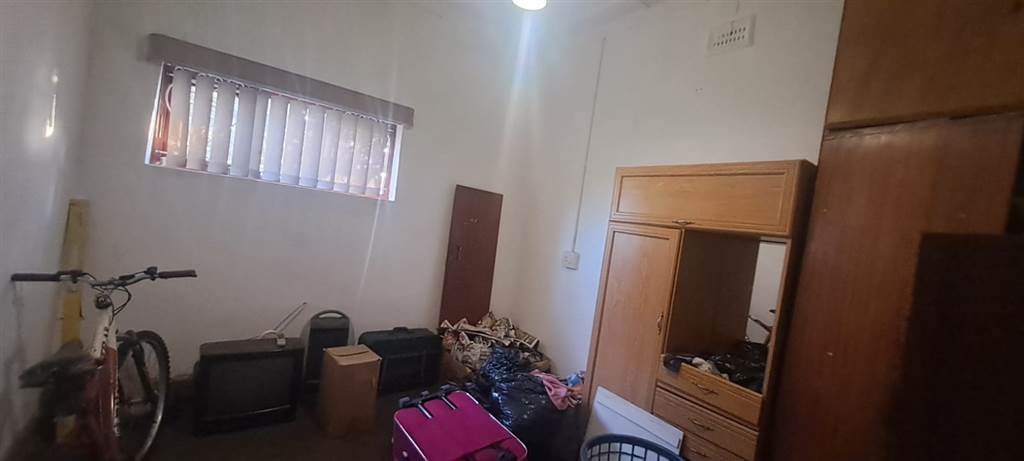 4 Bed House in Parow Central photo number 11