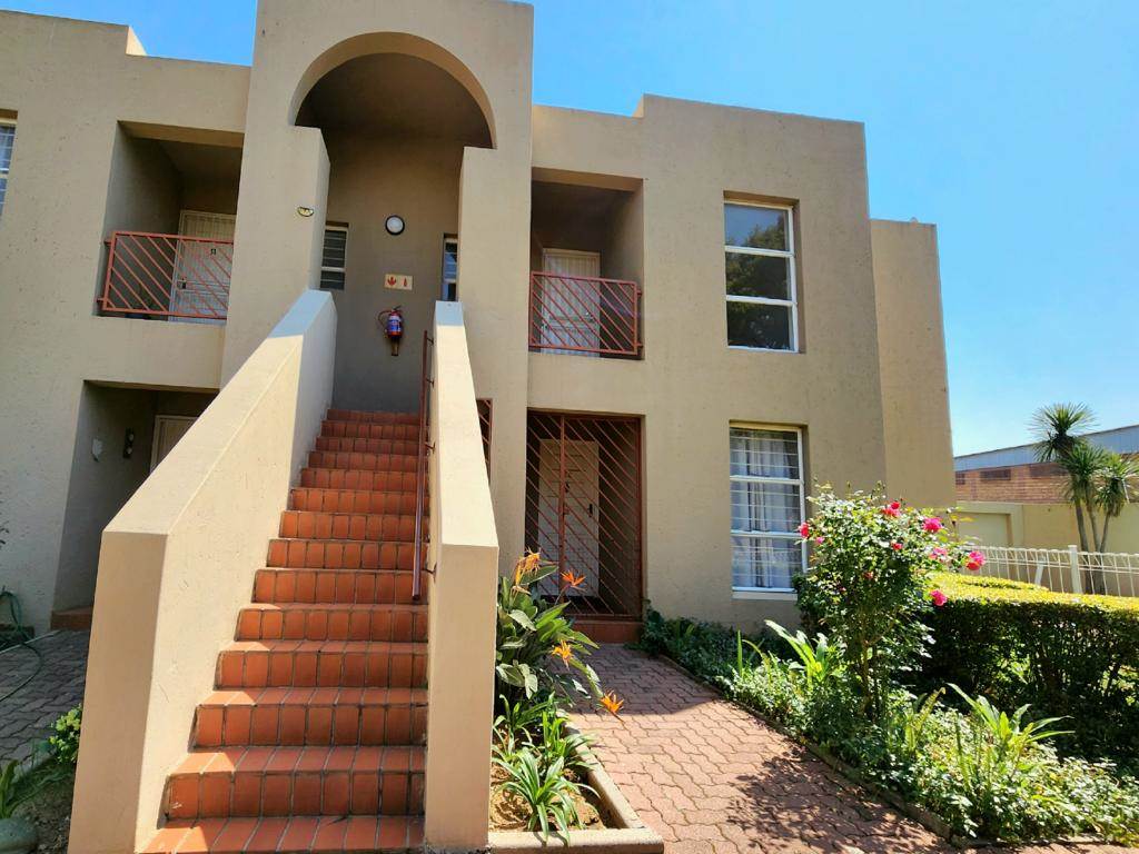 3 Bed Townhouse in Brackendowns photo number 1