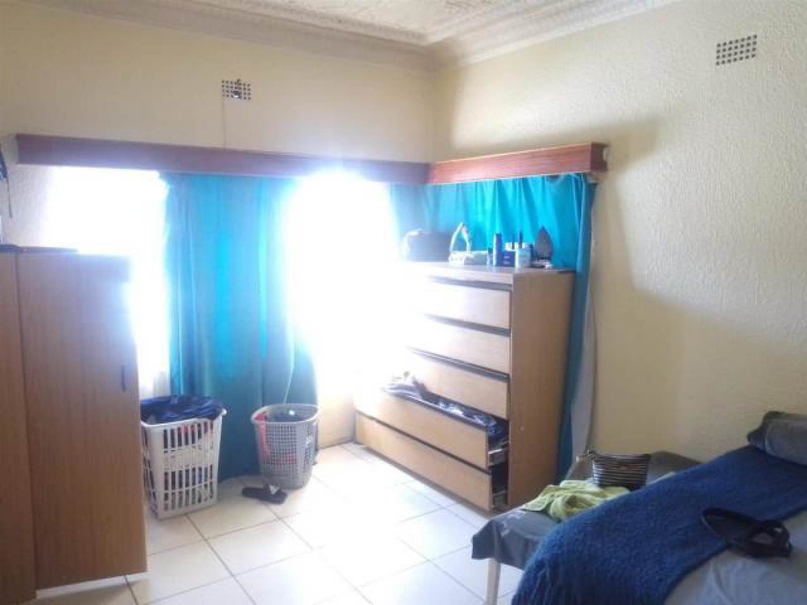5 Bed House in West Turffontein photo number 6