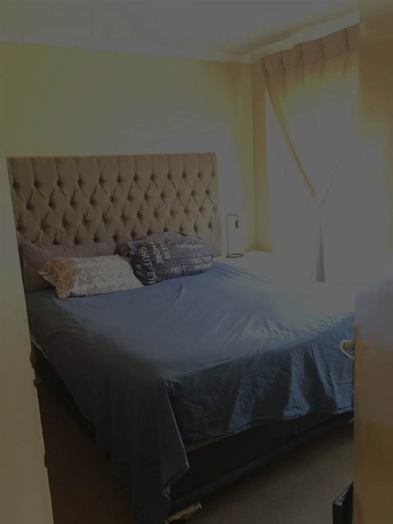 2 Bed Apartment in Bloemfontein photo number 12