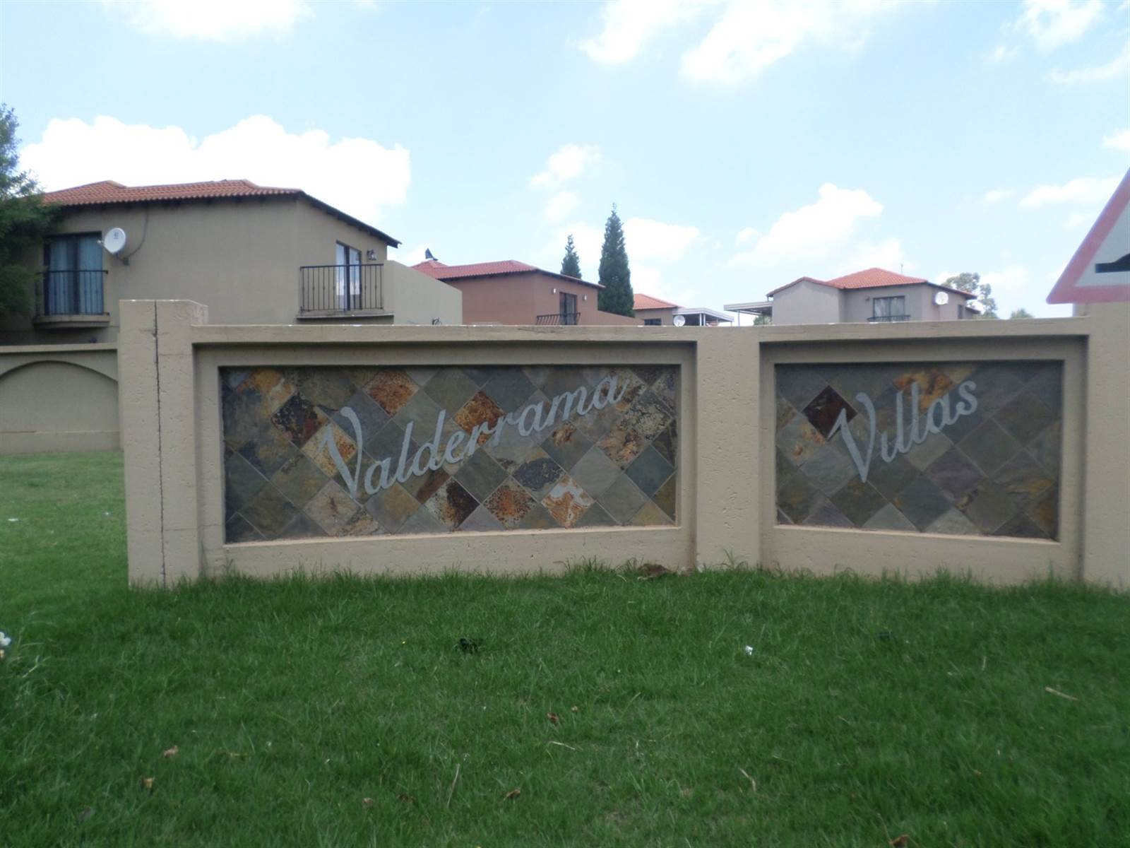 3 Bed House in Emfuleni Golf Estate photo number 6