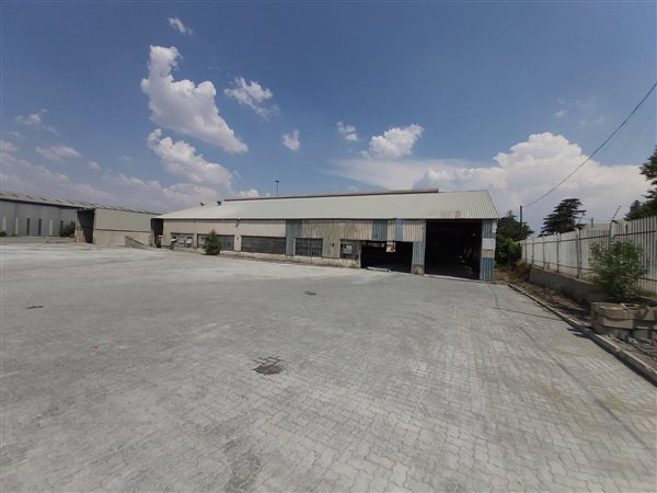 5 700  m² Industrial space