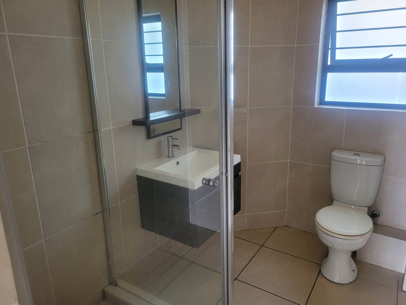 2 Bed Apartment in Greenstone Crest photo number 11