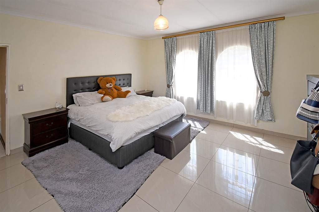 3 Bed House in Marais Steyn Park photo number 15