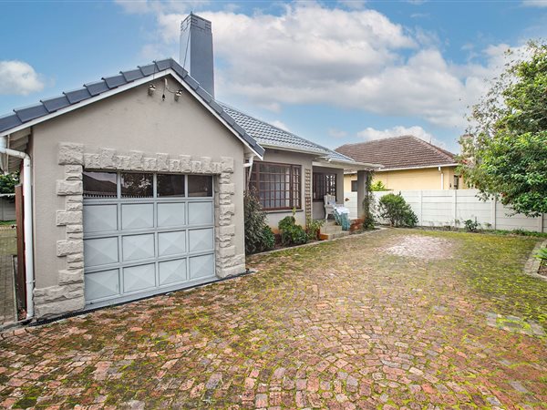 4 Bedroom House 4 Bedroom House