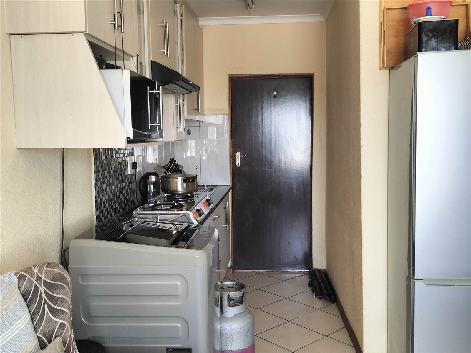 2 Bed Apartment in Olievenhoutbosch photo number 4