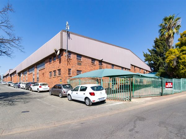 656  m² Commercial space in Eastgate
