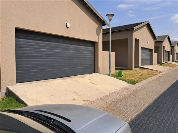 3 Bedroom Townhouse 3 Bedroom Townhouse