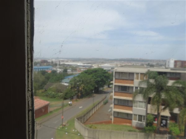 2.5 Bed Flat in Sea View