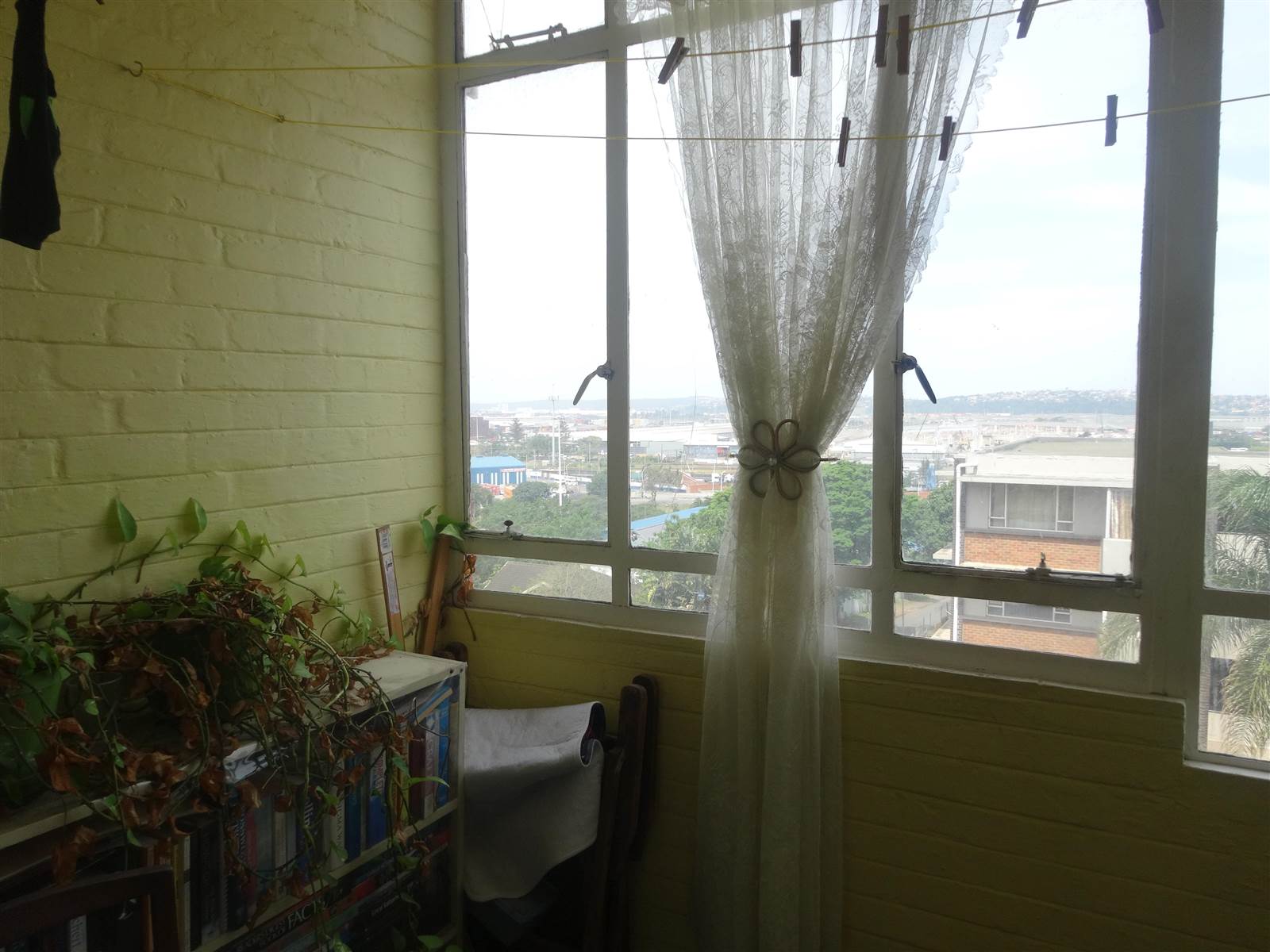 2.5 Bed Flat in Sea View photo number 7