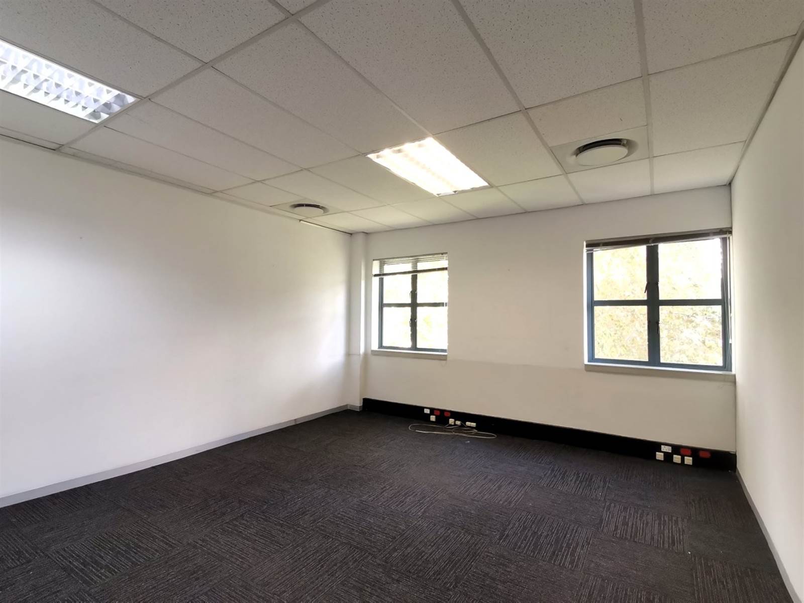 255  m² Office Space in Hyde Park photo number 28