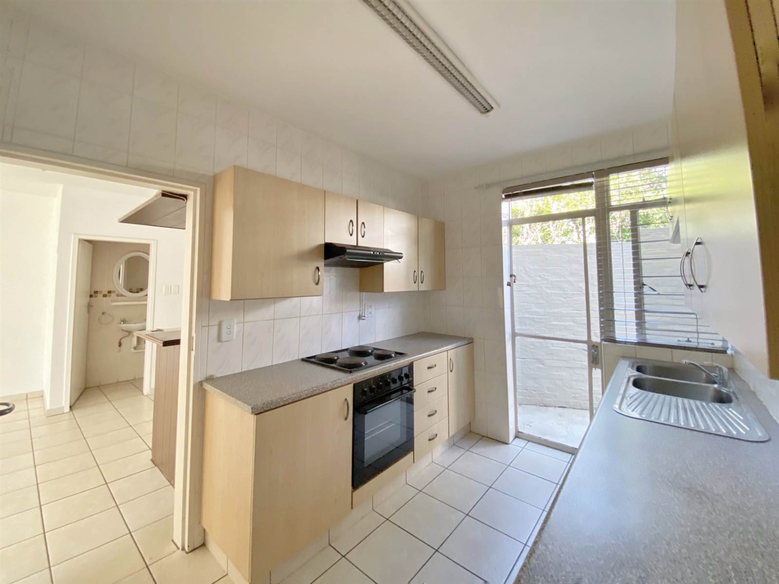 2 Bed Townhouse in Morninghill photo number 5