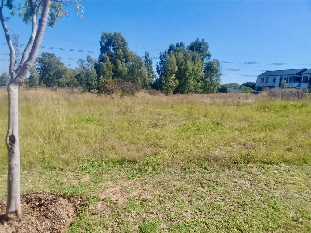 4990 m² Land available in Blue Hills Equestrian Estate photo number 2